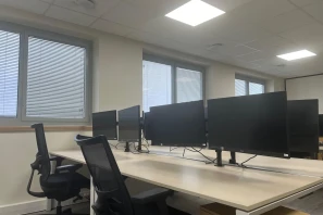 Open Space - 94110 - 8 postes - 200€