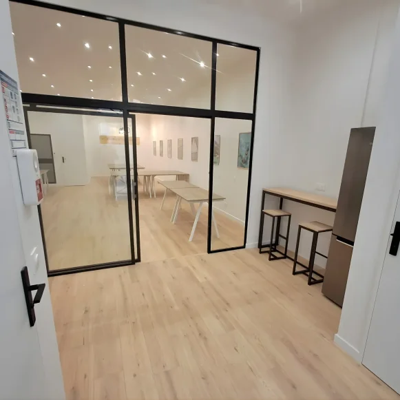 Open Space  18 postes Location bureau Rue Fort Notre Dame Marseille 13001 - photo 4