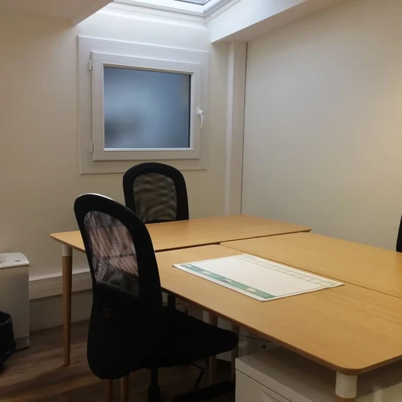 Bureau privé 12 m² 3 postes Coworking Rue Cardinet Paris 75017 - photo 2