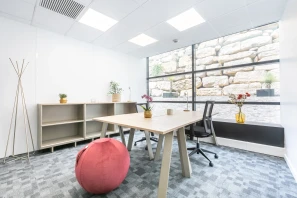 Bureau privé - 06560 - 2 postes - 1019€