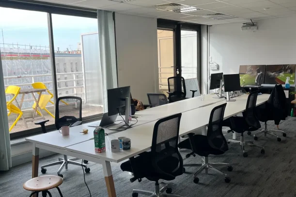 Bureau privé - 75010 - 14 postes - 7700€