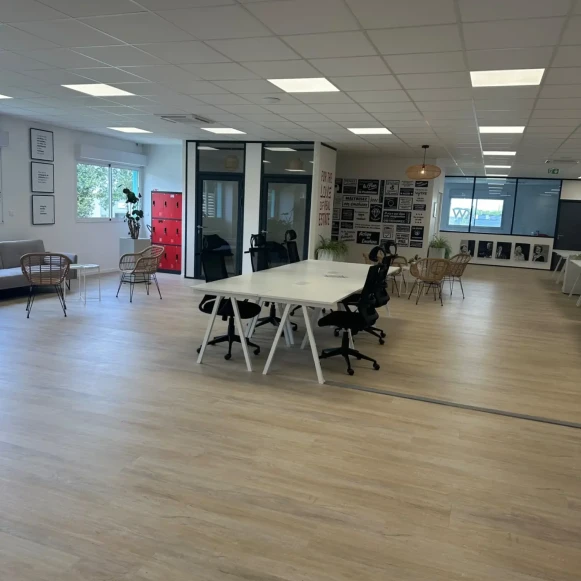 Bureau privé 24 m² 3 postes Location bureau Rue du Landreau Beaucouzé 49070 - photo 3