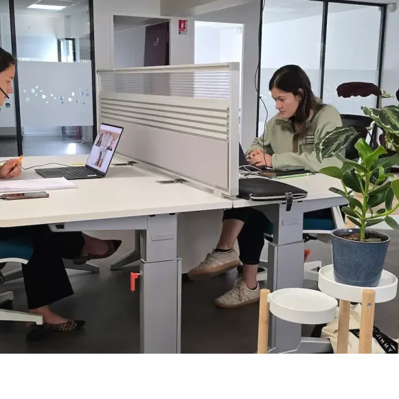 Bureau privé 20 m² 2 postes Coworking Rue des Arts et Métiers Grenoble 38000 - photo 3