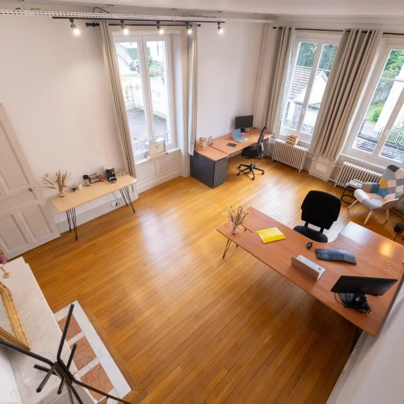 Bureau privé 28 m² 3 postes Coworking Rue des Jardiniers Vosges 88000 - photo 4