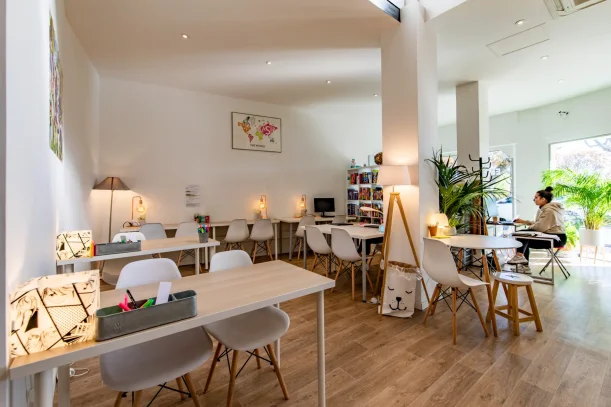 Open Space - 84200 - 10 postes - 250€