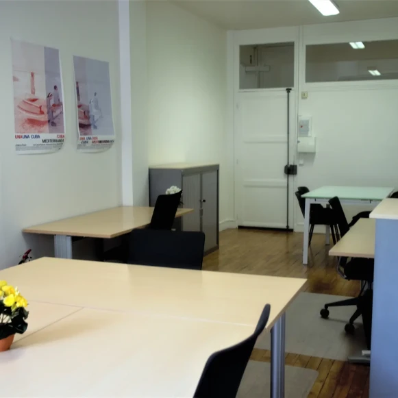 Bureau privé 35 m² 6 postes Location bureau Rue Saint-Marc Paris 75002 - photo 5