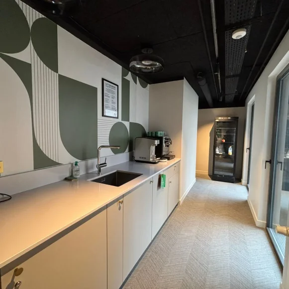 Bureau privé 13 m² 3 postes Coworking Square Alban Satragne Paris 75010 - photo 4