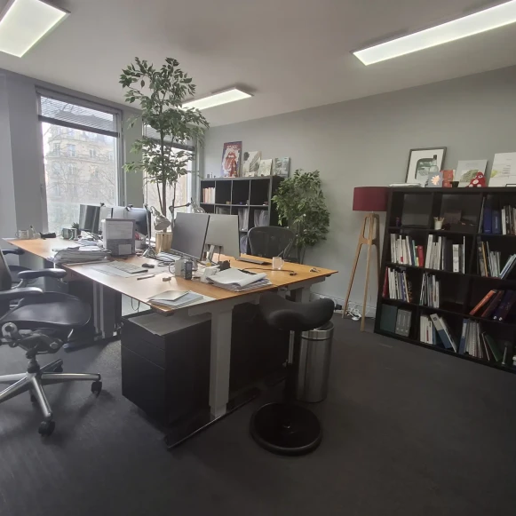 Bureau privé 165 m² 30 postes Location bureau Avenue des Champs-Élysées Paris 75008 - photo 3