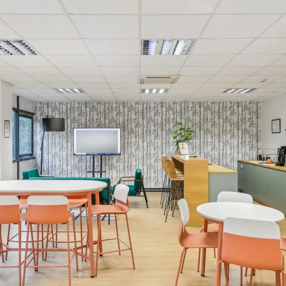 Bureau privé 14 m² 2 postes Coworking Avenue des Amethystes Nantes 44300 - photo 7