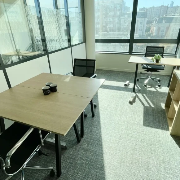 Bureau privé 10 m² 3 postes Location bureau Rue du Débarcadère Colombes 92700 - photo 1
