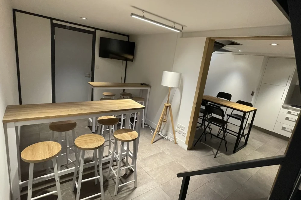 Open Space - 69007 - 30 postes - 350€