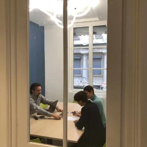 Bureau privé 12 m² 3 postes Location bureau Rue Franklin Lyon 69002 - photo 8