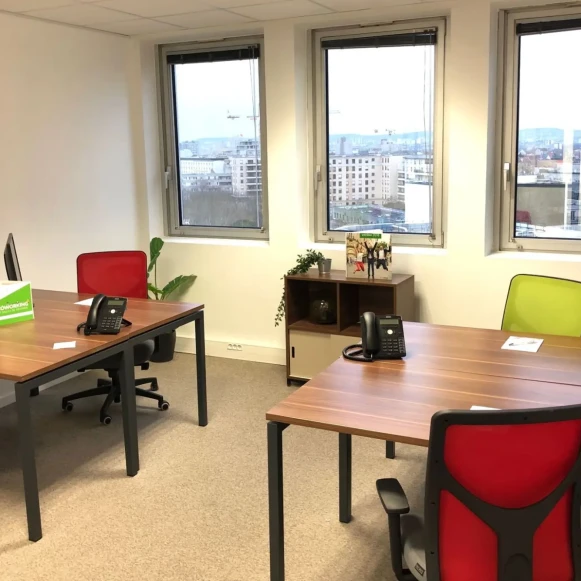 Bureau privé 30 m² 6 postes Coworking Rue de Mantes Colombes 92700 - photo 1