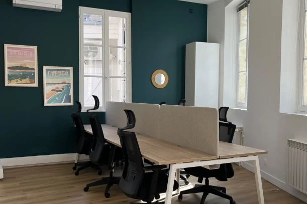 Open Space - 33300 - 8 postes - 249€