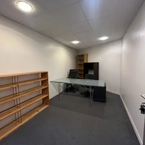 Bureau privé 13 m² 2 postes Coworking Rue Nicolaï Paris 75012 - photo 4