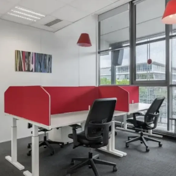 Bureau privé 32 m² 8 postes Coworking Place du Cornillon Saint-Denis 93200 - photo 1