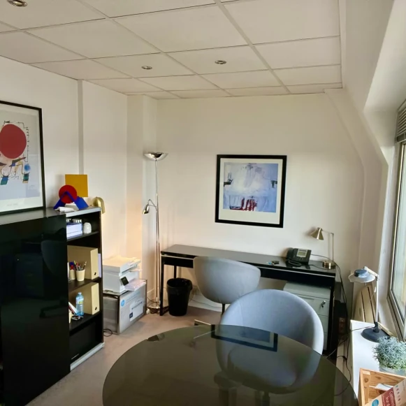 Bureau privé 15 m² 2 postes Coworking Avenue Myron Herrick Paris 75008 - photo 4