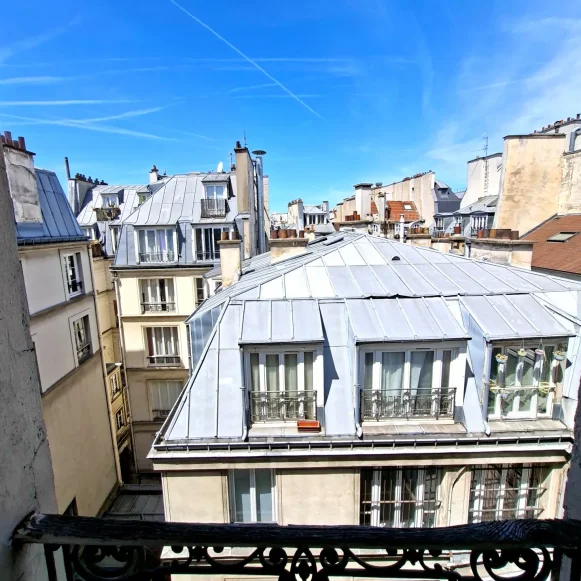 Bureau privé 65 m² 6 postes Location bureau Rue Saint Denis Paris 75002 - photo 10
