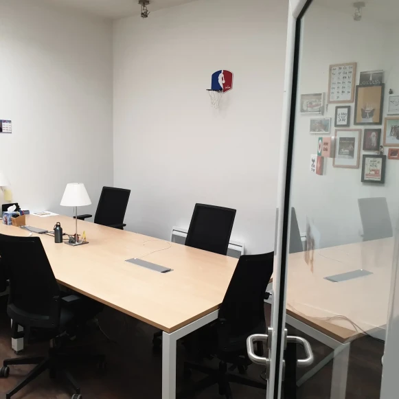 Bureau privé 15 m² 4 postes Coworking Rue Claude Pouillet Paris 75017 - photo 2