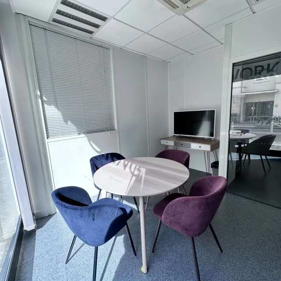 Bureau privé 9 m² 3 postes Coworking Rue André Pujol Pessac 33600 - photo 2