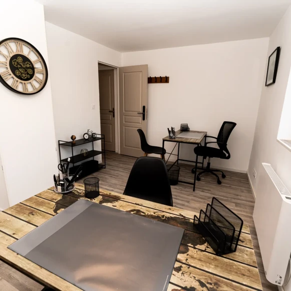 Bureau privé 12 m² 2 postes Location bureau Rue Jean Jaurès Brionne 27800 - photo 2