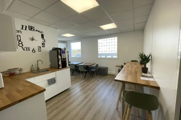 Bureau privé - 69100 - 3 postes - 1000€