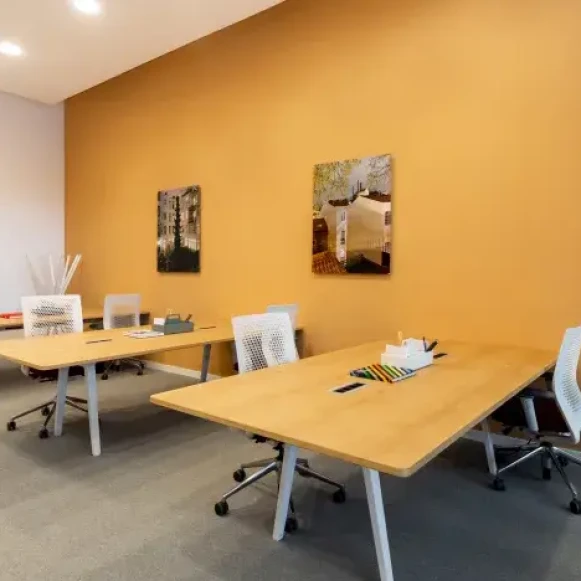 Bureau privé 24 m² 6 postes Coworking Place des Halles Strasbourg 67000 - photo 2