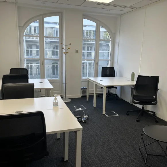 Bureau privé 22 m² 6 postes Location bureau Rue de Rennes Paris 75006 - photo 1