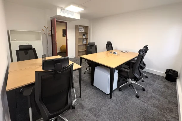 Bureau privé - 13008 - 6 postes - 1255€