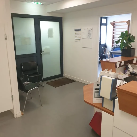 Espace indépendant 85 m² 15 postes Location bureau Rue Charles et René Auffray Clichy 92110 - photo 2