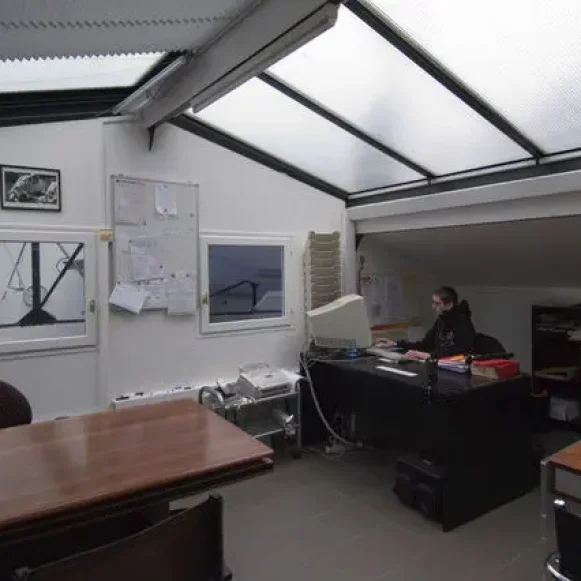 Bureau privé 15 m² 3 postes Location bureau Rue Villeneuve Clichy 92110 - photo 1