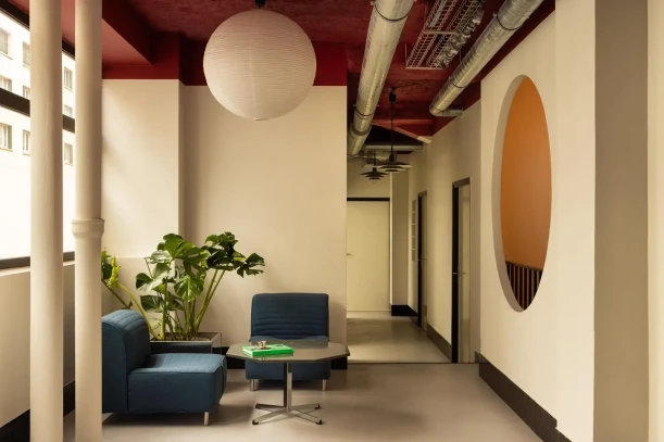 Bureau privé - 75018 - 2 postes - 890€