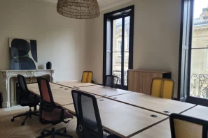 Bureau privé - 33000 - 8 postes - 3960€