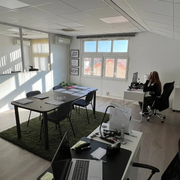 Bureau privé 45 m² 8 postes Coworking Avenue de Saint-Antoine Marseille 13015 - photo 2