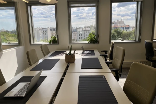Open Space - 75010 - 28 postes - 350€