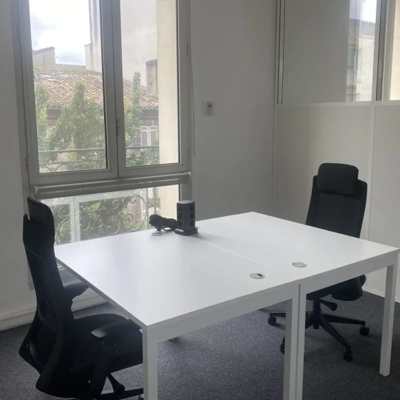 Bureau privé 12 m² 2 postes Location bureau Rue Edmond Michelet Bordeaux 33000 - photo 1