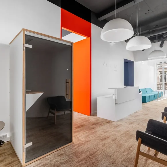 Bureau privé 343 m² 40 postes Location bureau Rue de Bassano Paris 75008 - photo 2