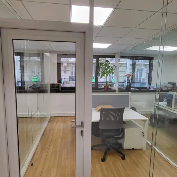 Bureau privé 12 m² 2 postes Coworking Rue Louise Michel Levallois-Perret 92300 - photo 5