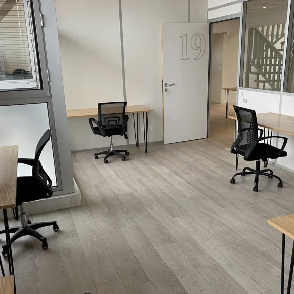 Bureau privé 22 m² 6 postes Location bureau Rue Guy Môquet Malakoff 92240 - photo 1