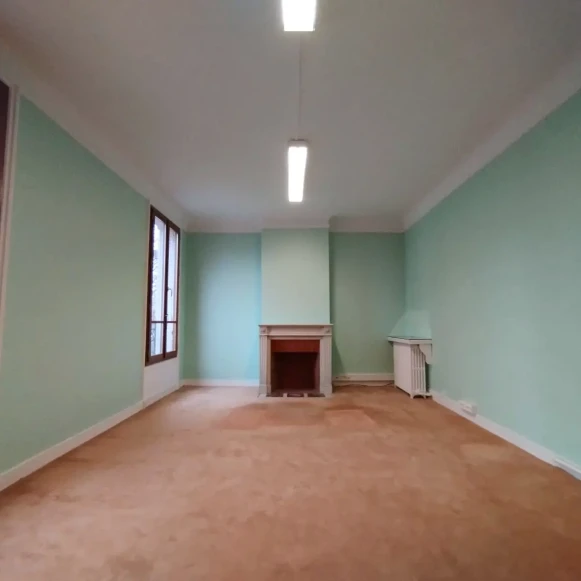 Bureau privé 13 m² 3 postes Location bureau Rue Chasseloup Laubat Paris 75015 - photo 3