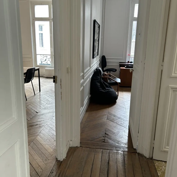 Bureau privé 46 m² 9 postes Location bureau Avenue Marceau Paris 75008 - photo 8