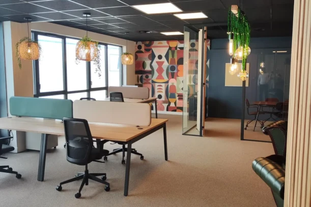 Open Space - 31150 - 12 postes - 350€