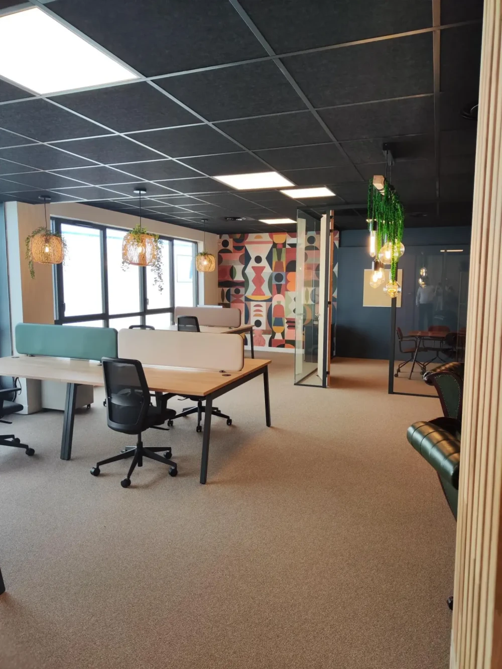 Open Space - 31150 - 12 postes - 350€