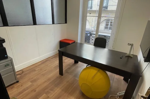 Bureau privé - 75009 - 2 postes - 900€