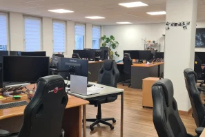 Open Space - 67300 - 12 postes - 1500€