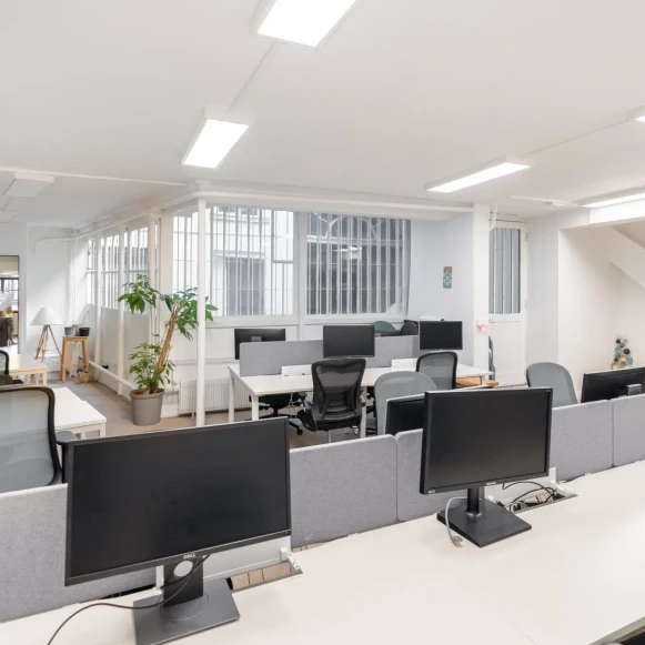 Bureau privé 75 m² 14 postes Location bureau Rue Saint-Fiacre Paris 75002 - photo 8