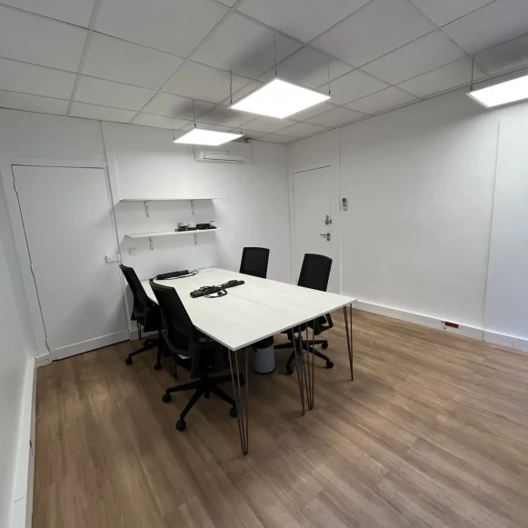 Bureau privé 16 m² 4 postes Location bureau Rue de la Chaussée d'Antin Paris 75009 - photo 4