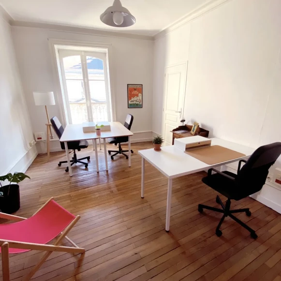 Bureau privé 15 m² 3 postes Location bureau Rue de Strasbourg Nantes 44000 - photo 6