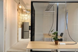 Open Space - 33000 - 5 postes - 195€