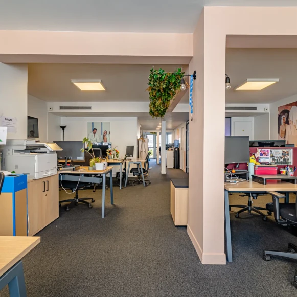 Espace indépendant 75 m² 22 postes Coworking Rue de Rochechouart Paris 75009 - photo 3